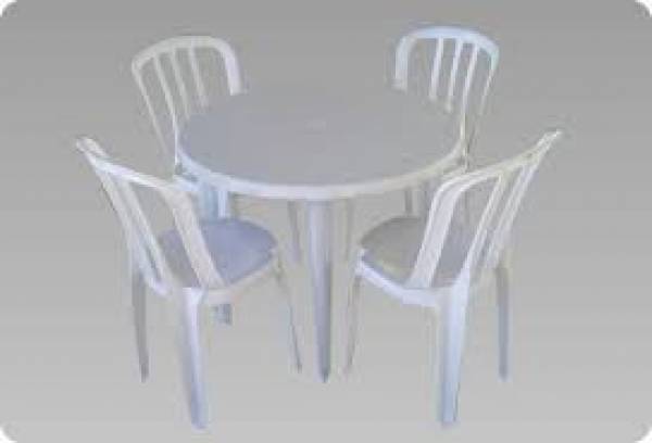 Mesa de Plástico com 4 Cadeiras
