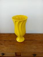 Vaso porcelana ondulado amarelo G